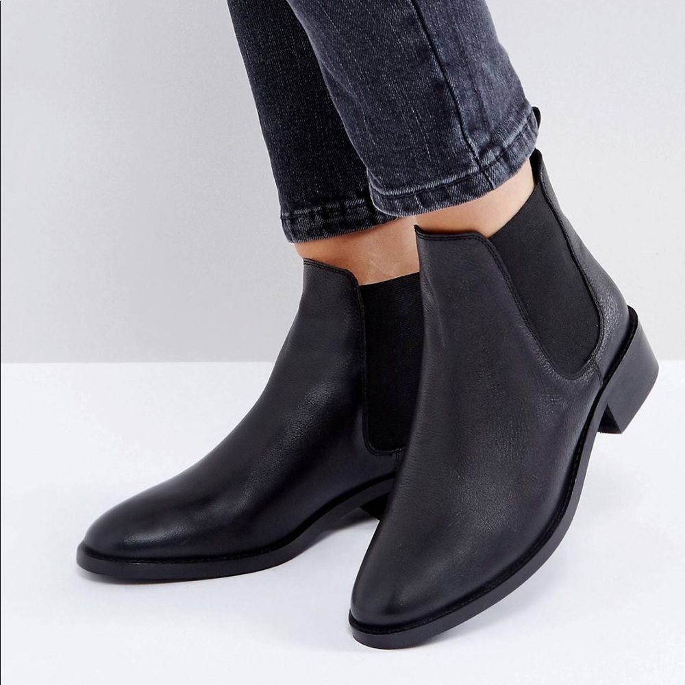 Black ankle boots Chelsea Faux Leather 5.5 NEW